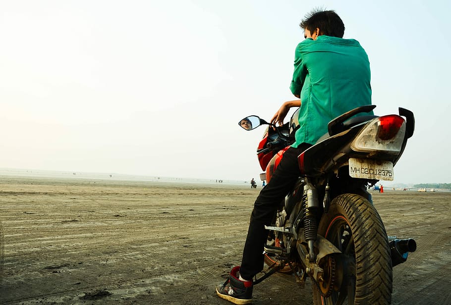 Bikes, Beach, India, Apache, String, Landscape, Boy, - Indian Boy Bike Stunt - HD Wallpaper 