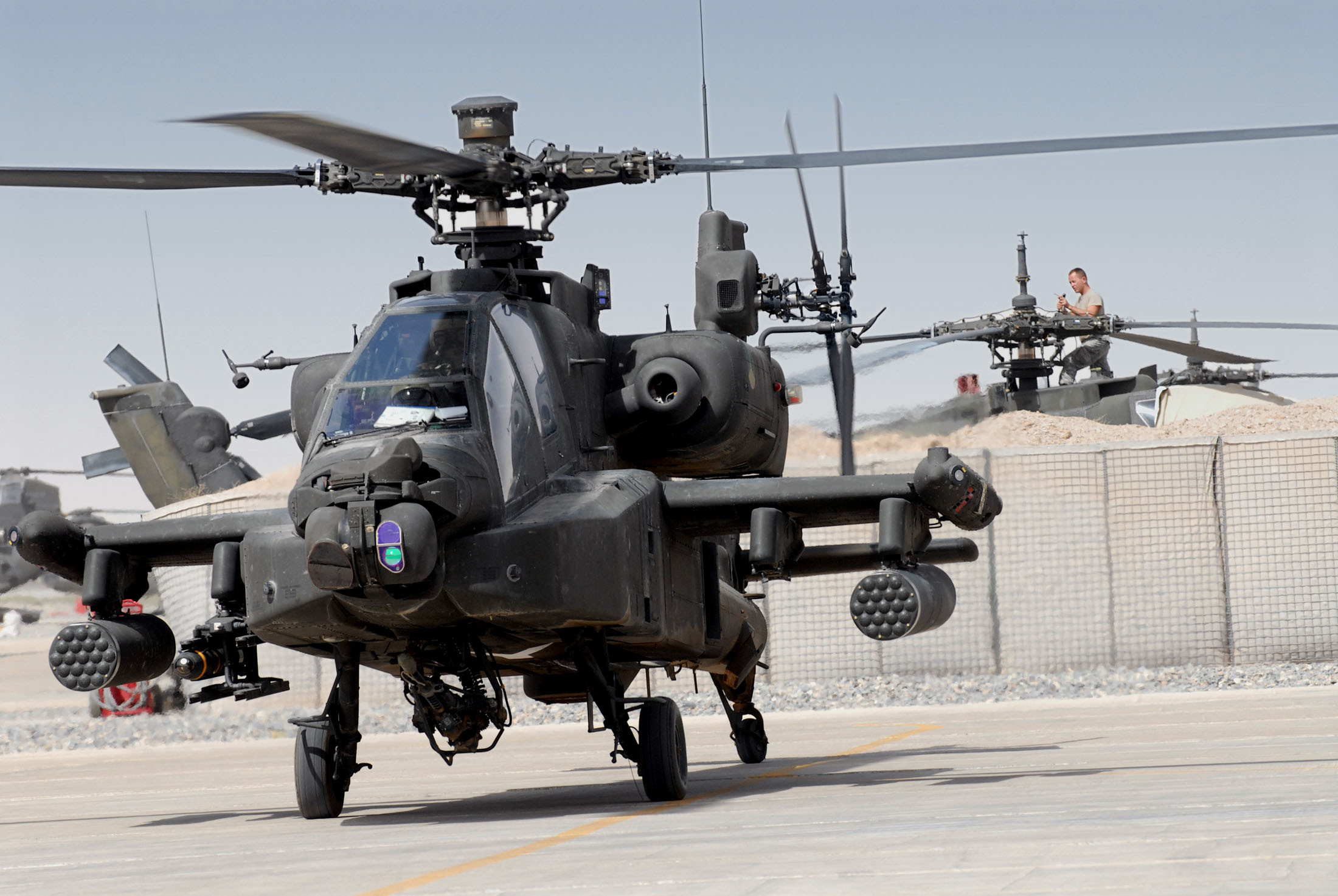 Boeing Apache Aircraft Hd Desktop Wallpaper, Boeing - Dangerous Helicopter In The World - HD Wallpaper 