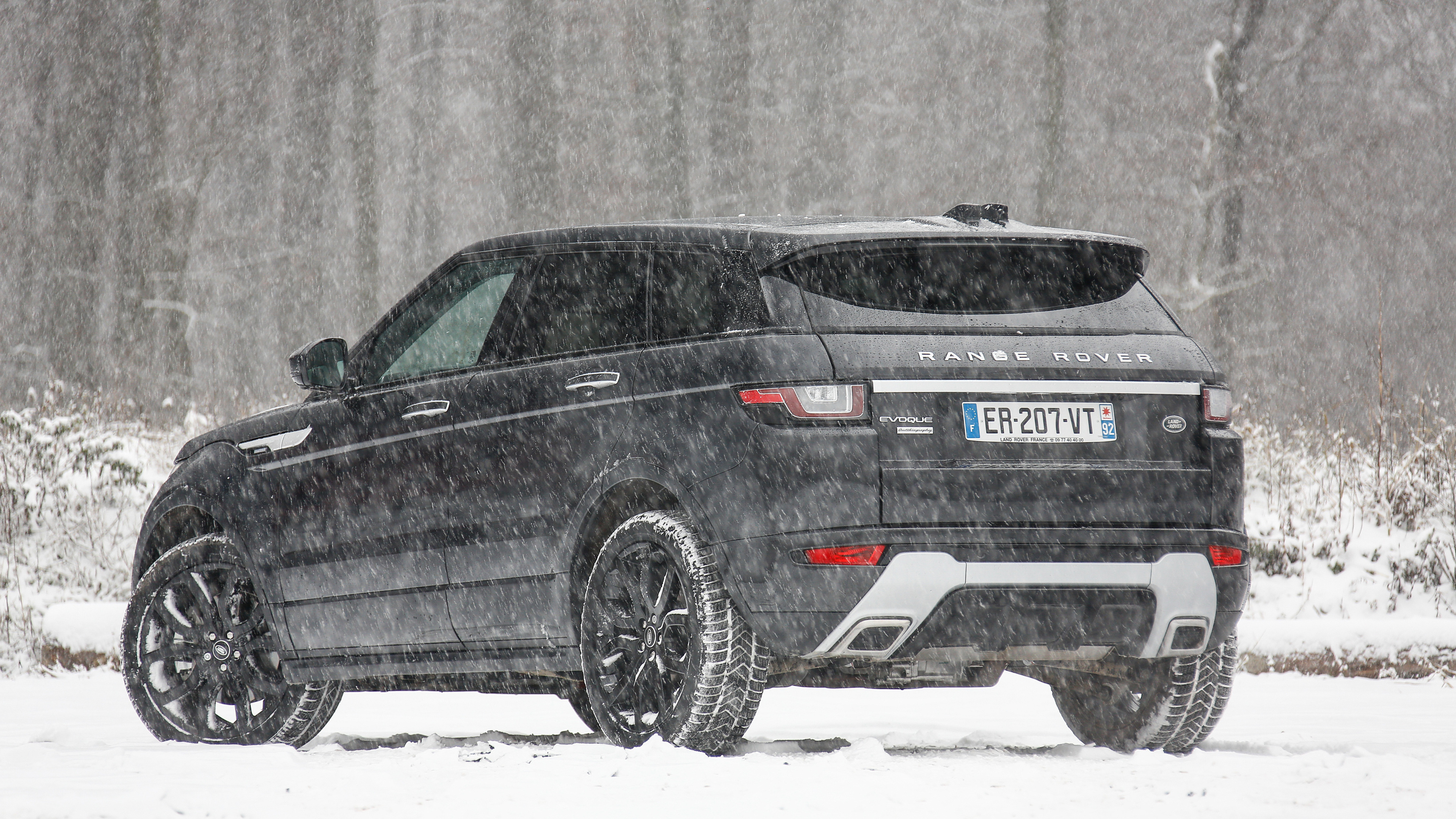 Range Rover Evoque Autobiography Si4 Back View - HD Wallpaper 