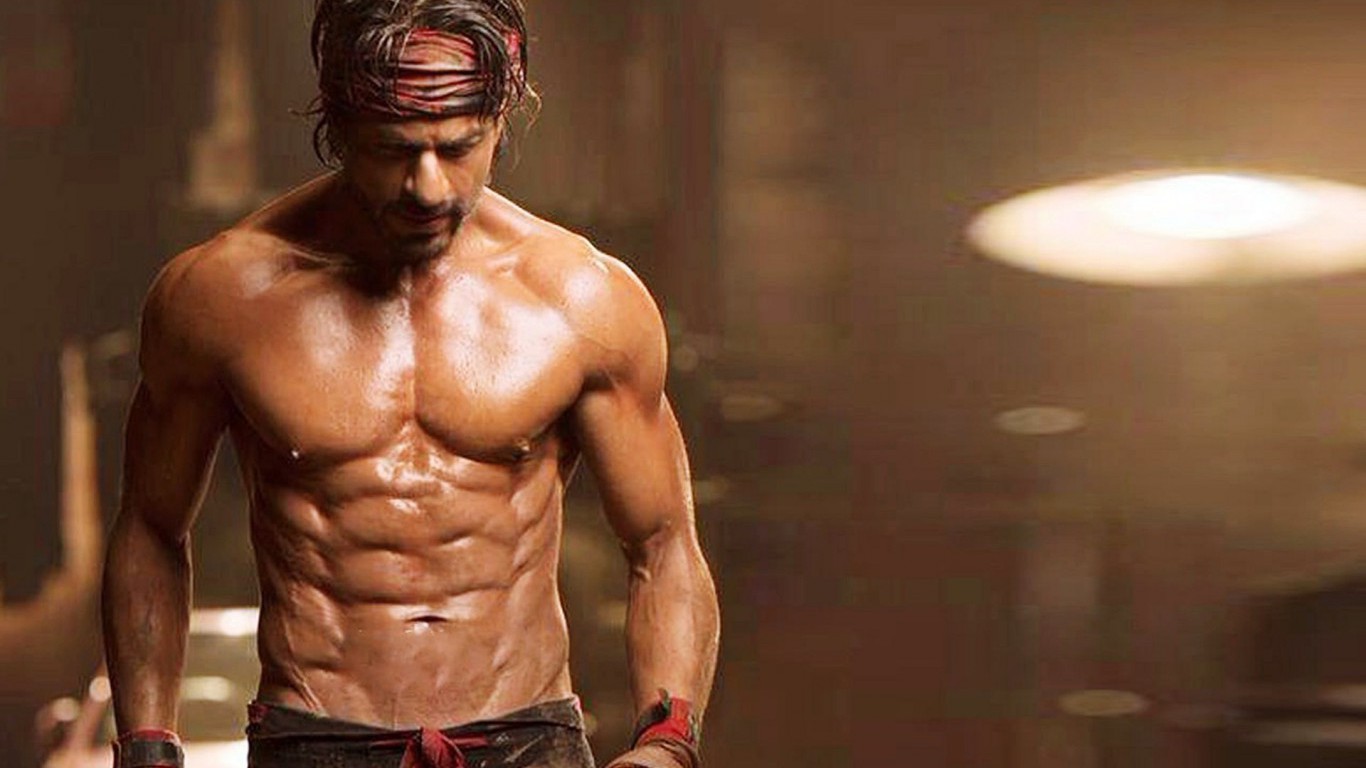 Famous Actor Shahrukh Khan 6 Pack Body In Happy New - Srk In Happy New Year - HD Wallpaper 