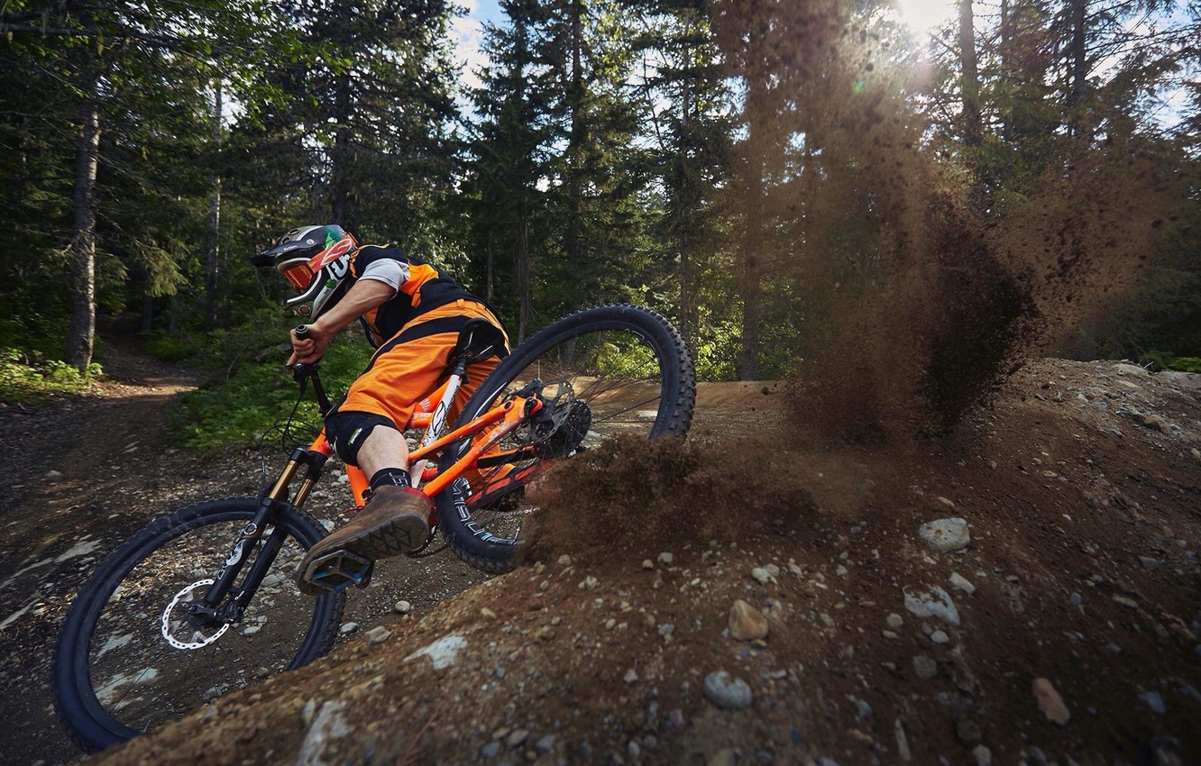 Photo Wallpaper Forest, Bike, Great, Jump, Downhill, - Mountain Biking Wallpaper 4k - HD Wallpaper 