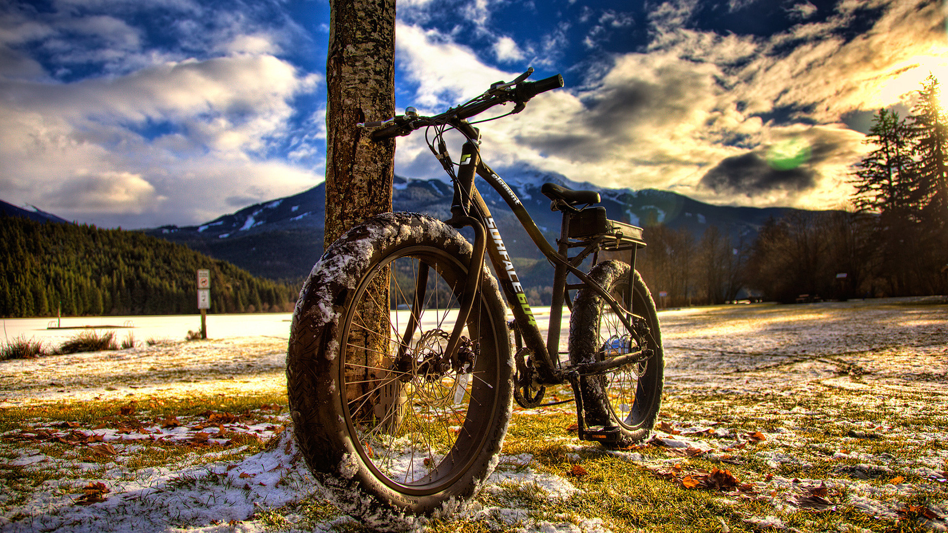 Mountain Bike Wallpaper Hd - HD Wallpaper 