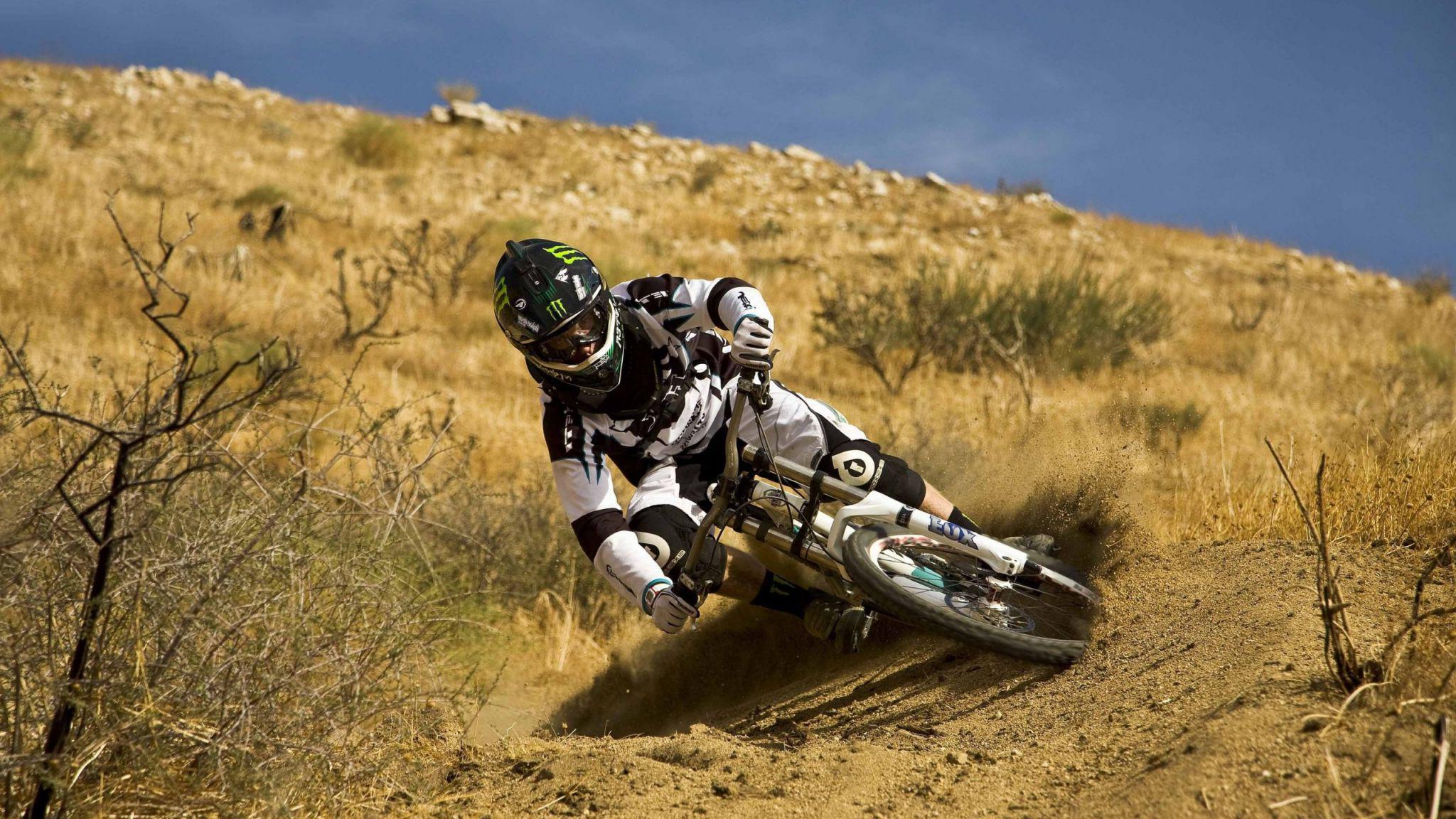 Best Downhill - Black White Dirt Bike - 2048x1152 Wallpaper - teahub.io