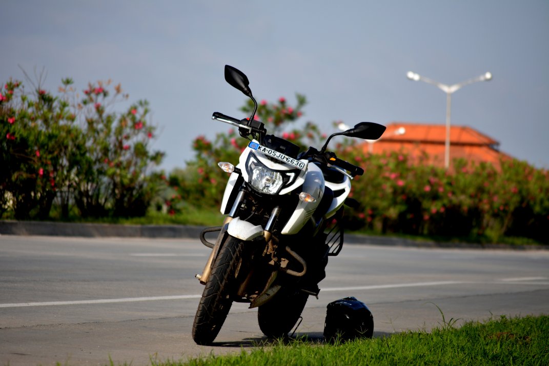 Dsc 0228 
views - Apache Rtr 200 White - HD Wallpaper 