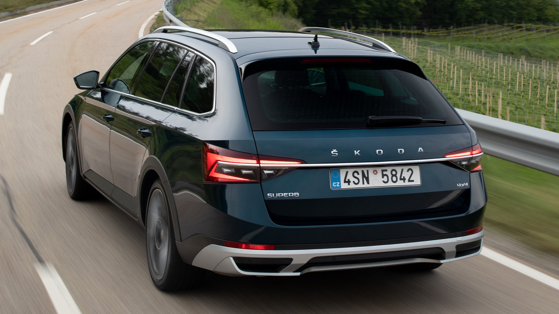 Škoda Superb Scout - HD Wallpaper 