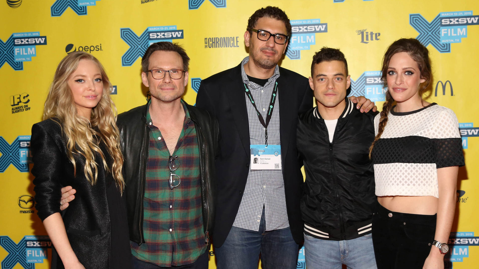 Robot Elliot Alderson Team Photo - Mr Robot Wallpaper Angela - HD Wallpaper 