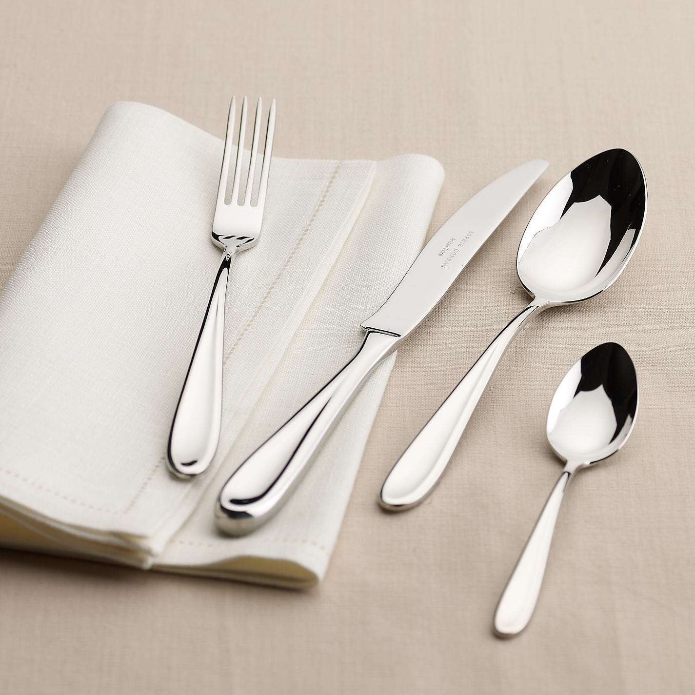 Sophie Conran Wallpaper Postcards From Italy - Sophie Conran Arthur Price - HD Wallpaper 