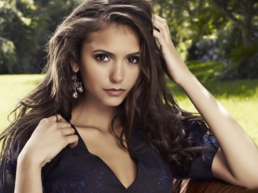 Nina Dobrev Beautiful - HD Wallpaper 