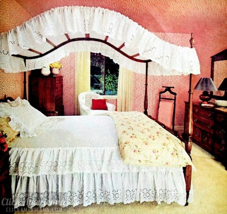 Groovy Ways To Wallpaper Your Master Bedroom - 80s Four Poster Bed - HD Wallpaper 