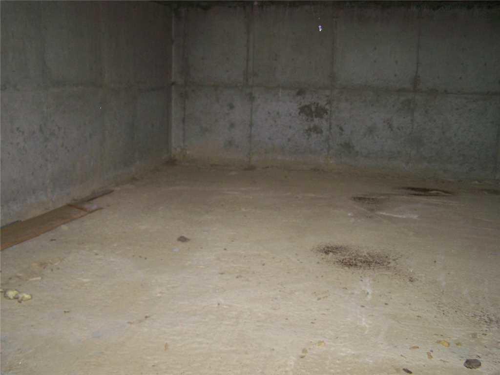 Wet Floors And Concrete Walls - Floor - HD Wallpaper 