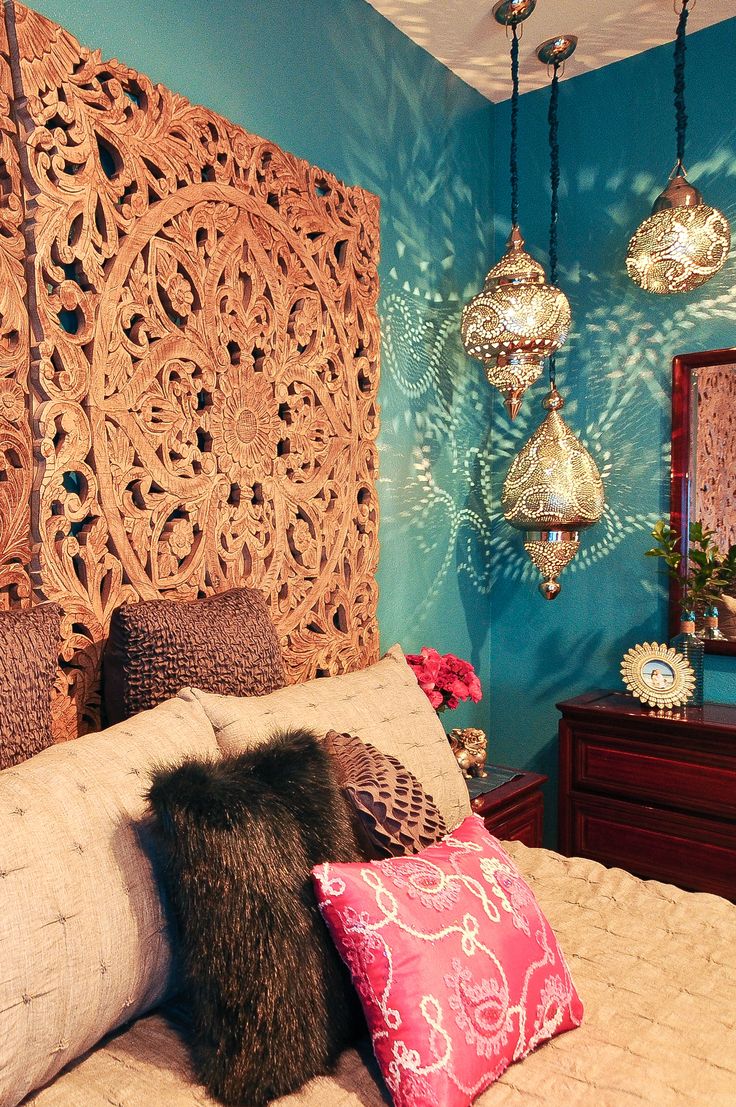 Moroccan Style Wallpaper - Bedroom With Moroccan Lanterns - HD Wallpaper 