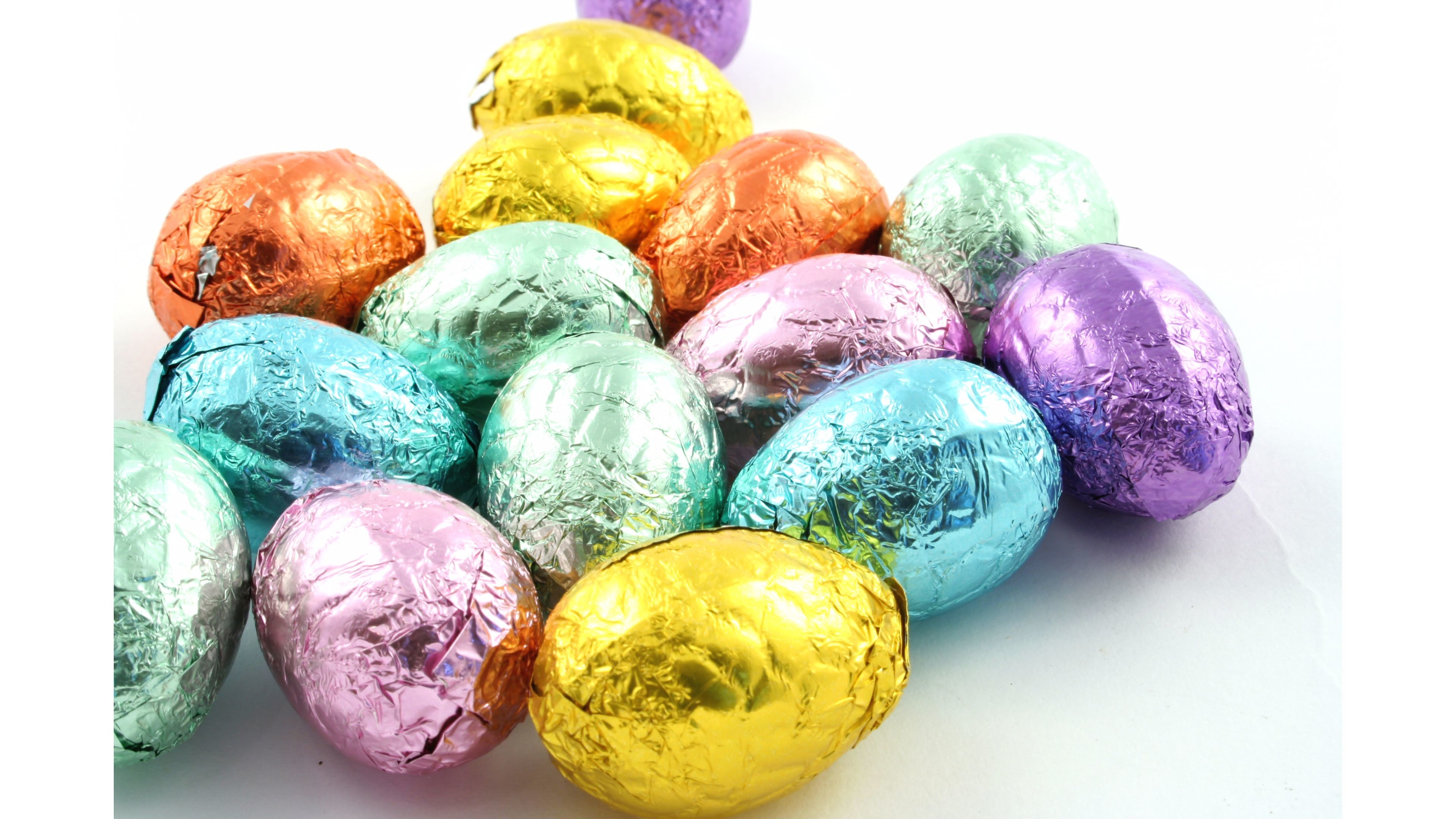 Chocolate Candy Happy Easter 4k Wallpapers 
 Data Src - Easter Eggs White Background - HD Wallpaper 