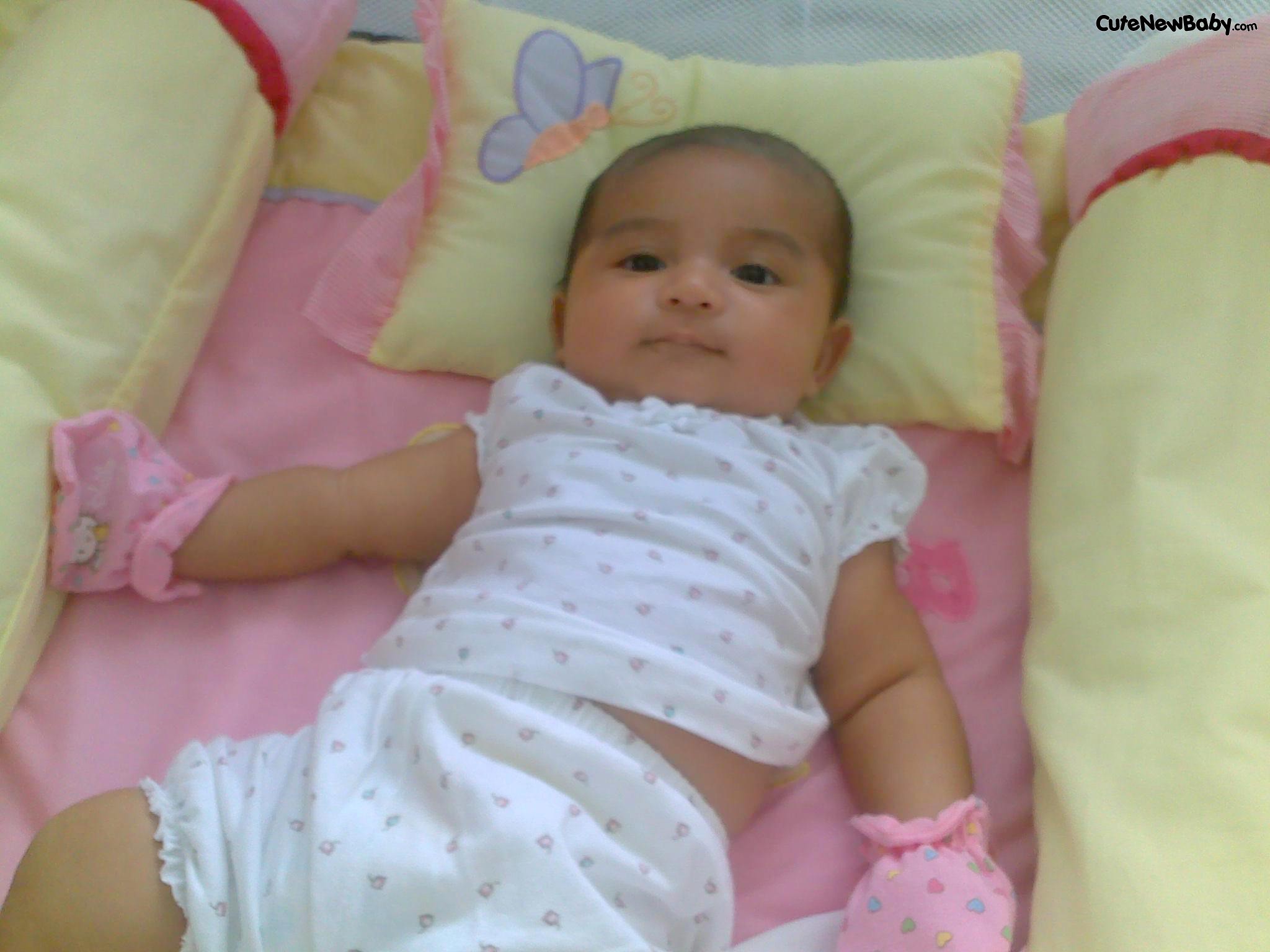 Baby Photos Wallpapers Indian - Original Pics Of New Born Baby - HD Wallpaper 
