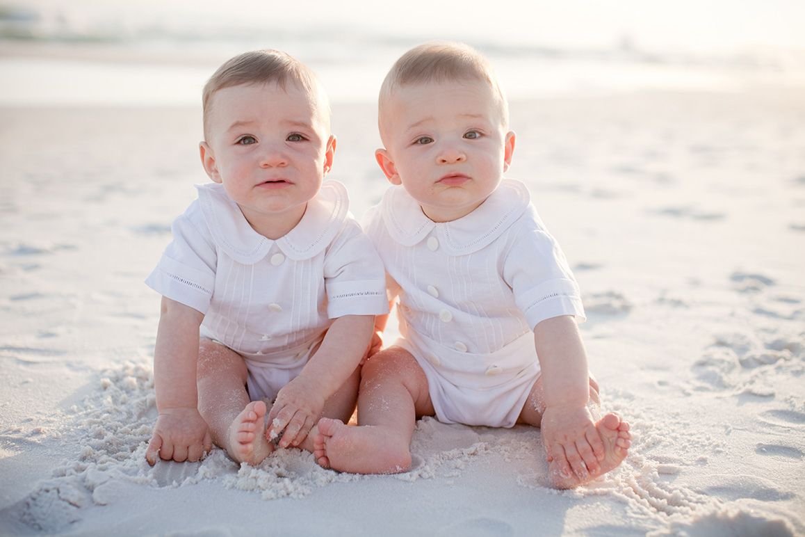 Anak Kembar Laki Laki Lucu - HD Wallpaper 