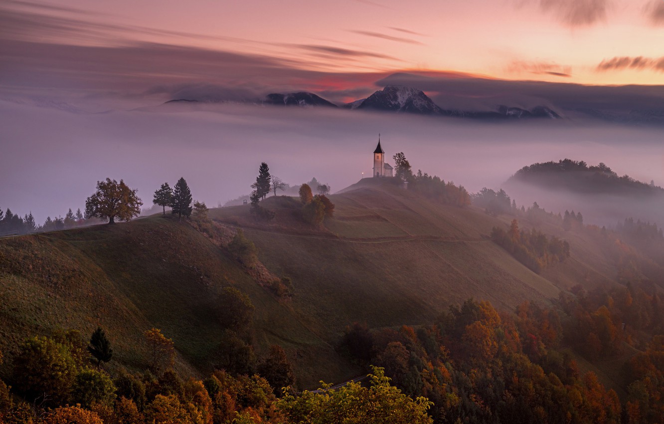 Photo Wallpaper Autumn, Trees, Mountains, Fog, Morning, - Jamnik - HD Wallpaper 