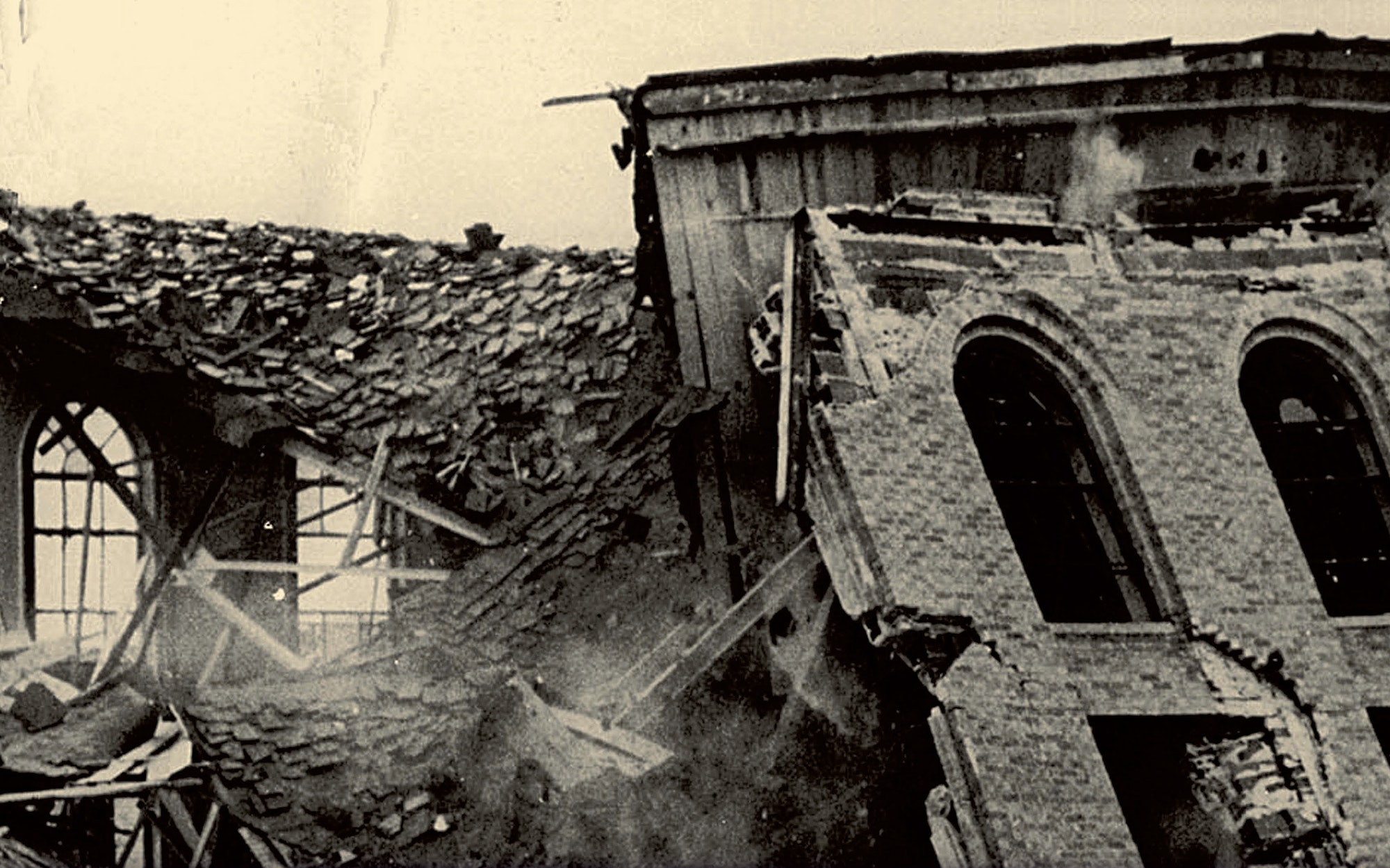 New London School Explosion - HD Wallpaper 