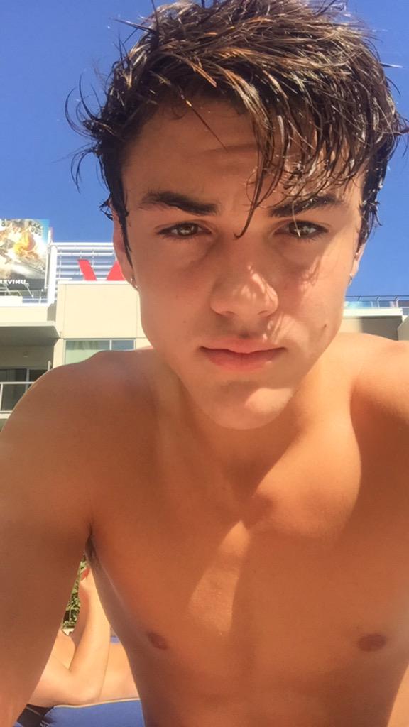 Ethan Dolan Twitter - HD Wallpaper 