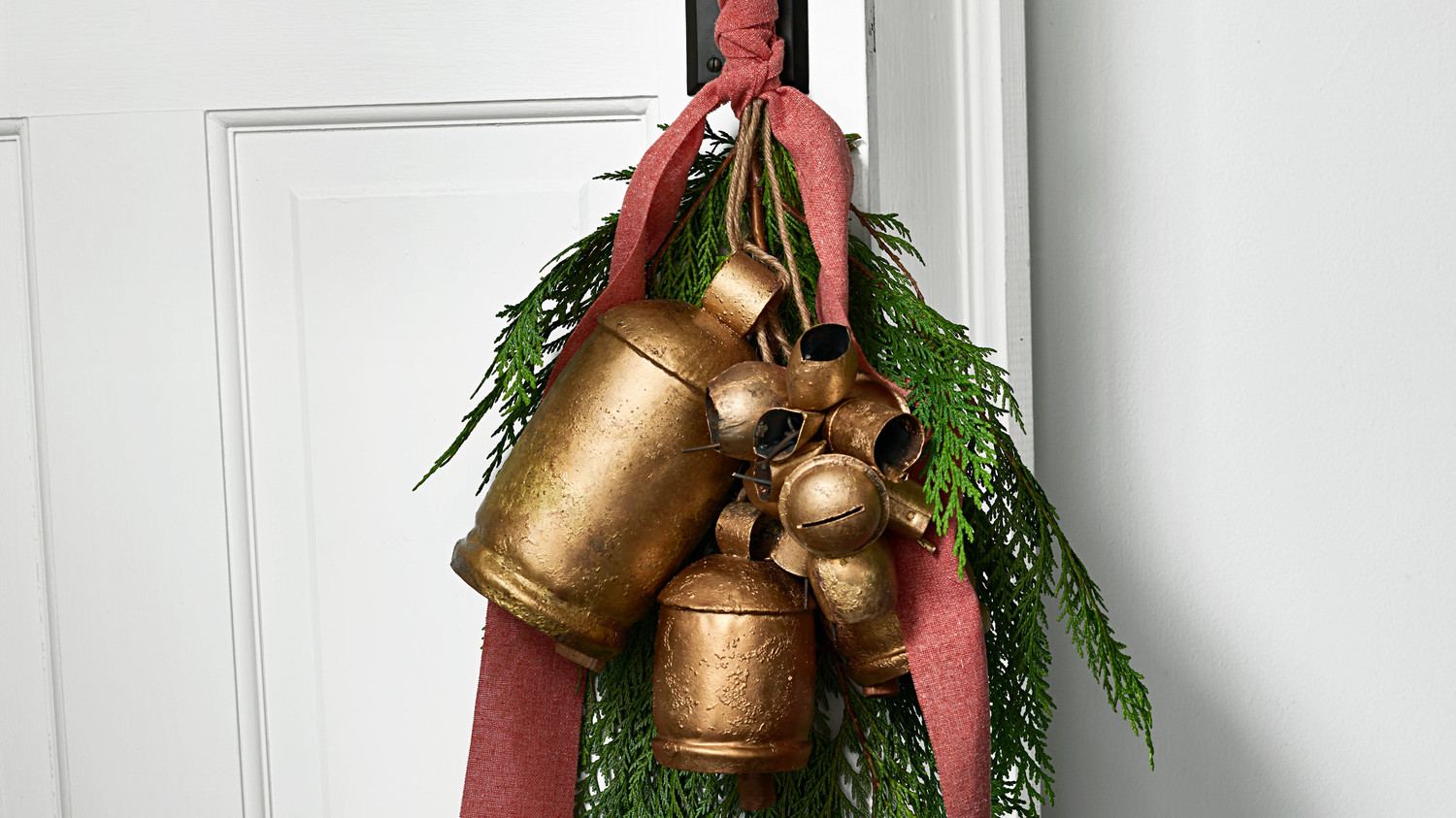 Cedar And Brass Bells Door Decoration - Brass - HD Wallpaper 