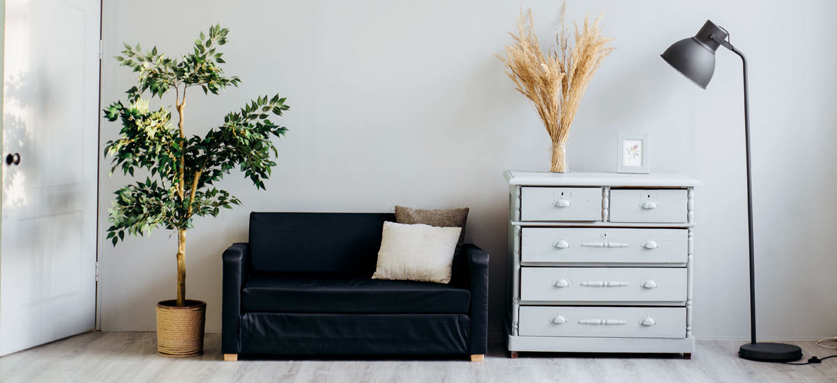 Nathalie Lete Les Fleurs Wallpaper - Extension Cord Up Wall - HD Wallpaper 