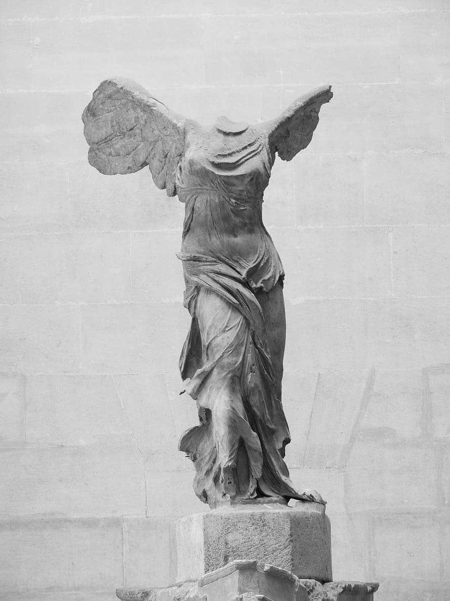 Concrete Angel Statue With Broken Head Beside Gray - Louvre, Winged Victory Of Samothrace - HD Wallpaper 