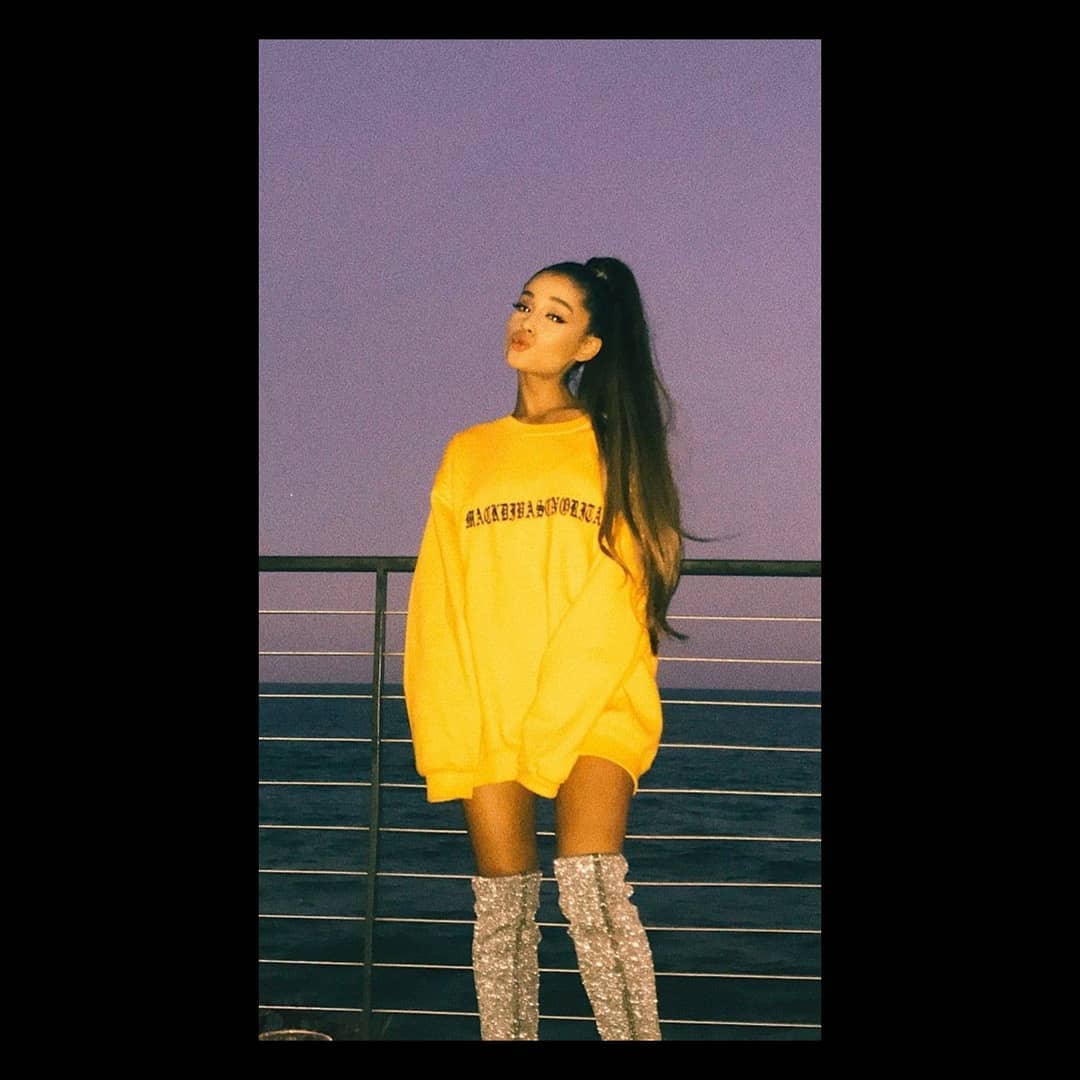Ariana Grande Hoodie Outfit - HD Wallpaper 