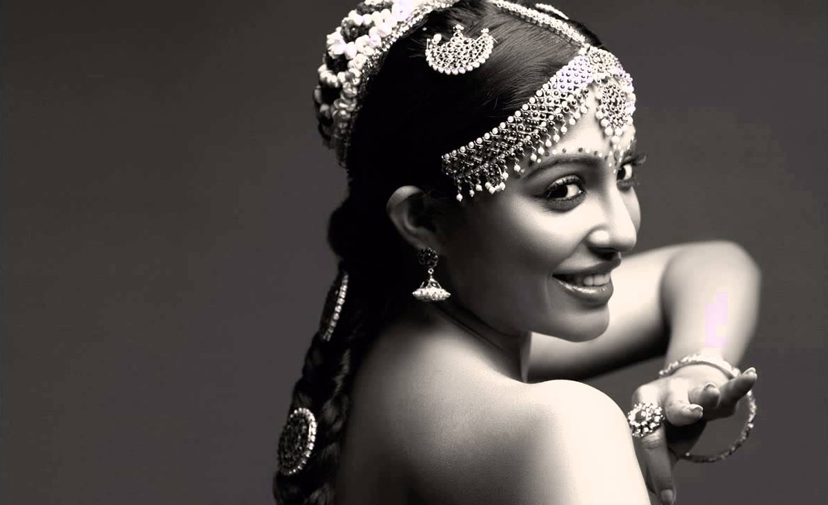 South Indian Actress Parvathy Nair Black And White - Indian Actress Black And White - HD Wallpaper 