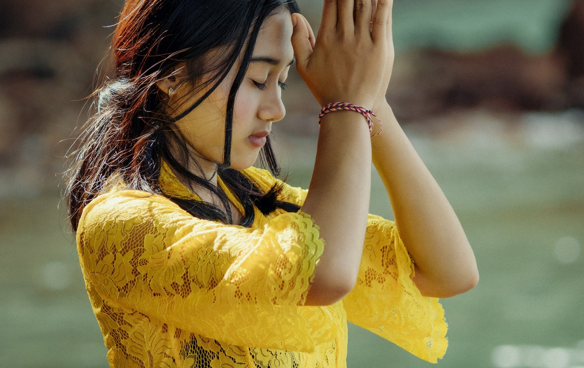 Woman, Praying, Yellow Dress, Pretty, Beautiful, Cute, - Girl - HD Wallpaper 