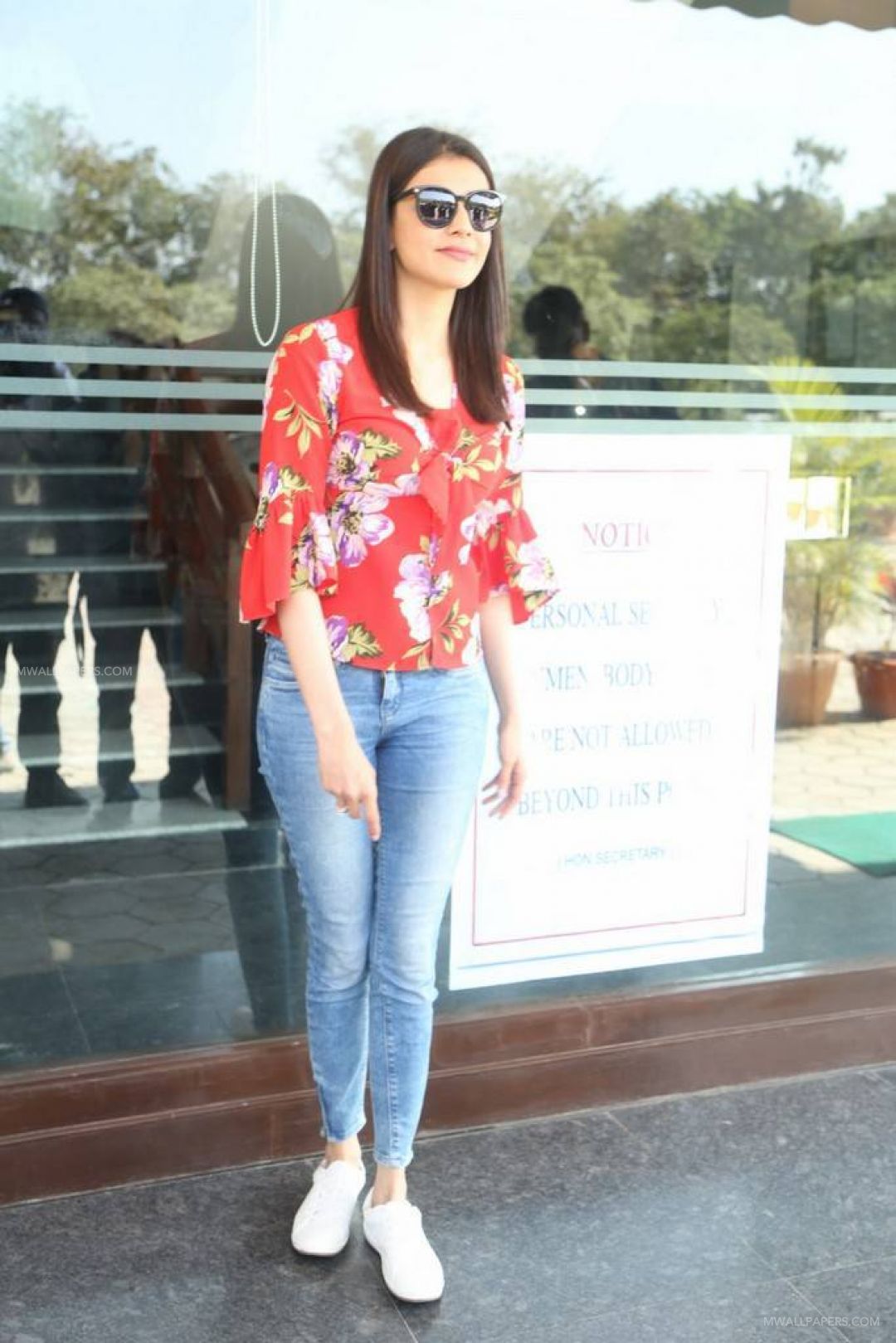 Kajal Agarwals Latest Cute Red Top Hd Photos Hd Wallpapers - Girl - HD Wallpaper 