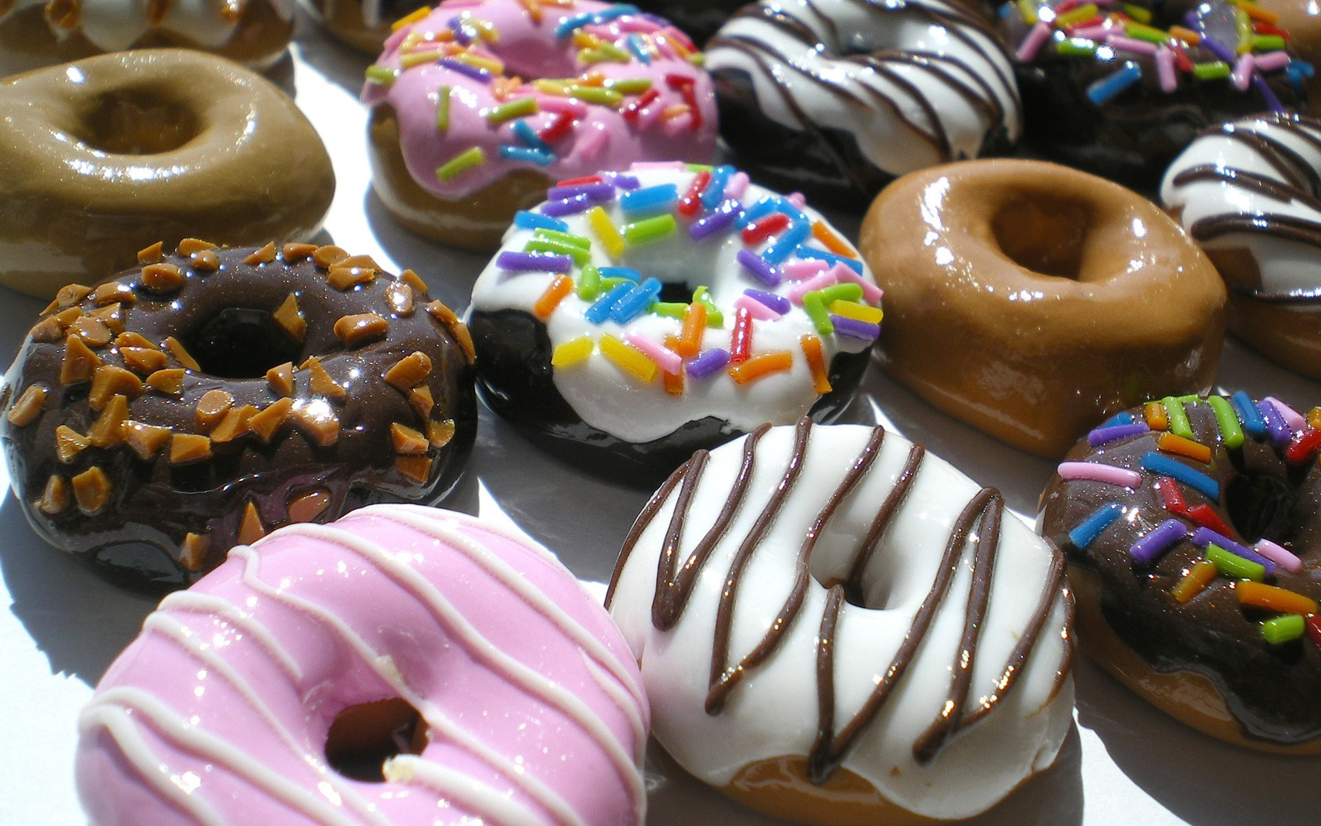 Top Doughnut Wallpapers - Colorful High Resolution Donuts Wallpaper Hd - HD Wallpaper 