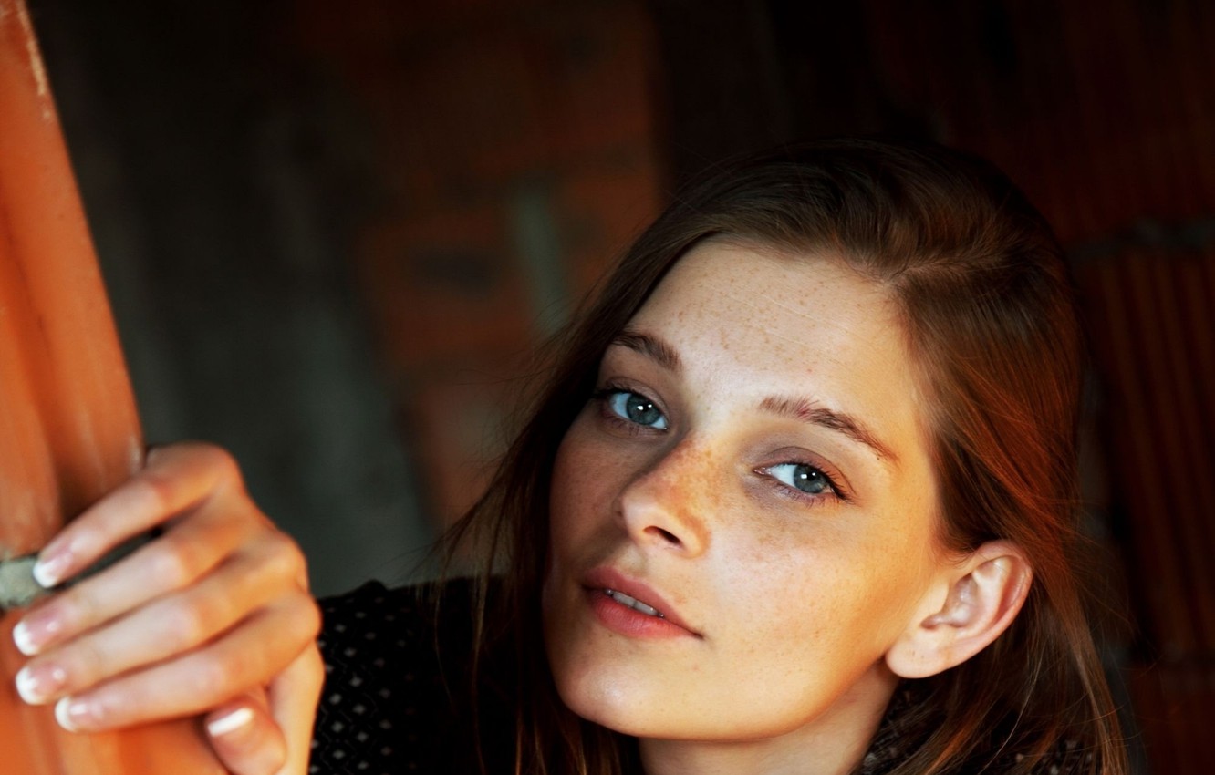 Photo Wallpaper Sexy Girl, Blue, Beautiful, Bed, Necklace, - Indiana A Angelina - HD Wallpaper 