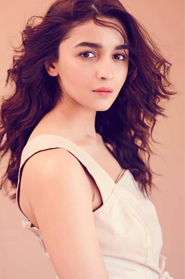 Alia Bhatt Facebook Pics Download - Alia Bhatt Latest Pics For Instagram - HD Wallpaper 