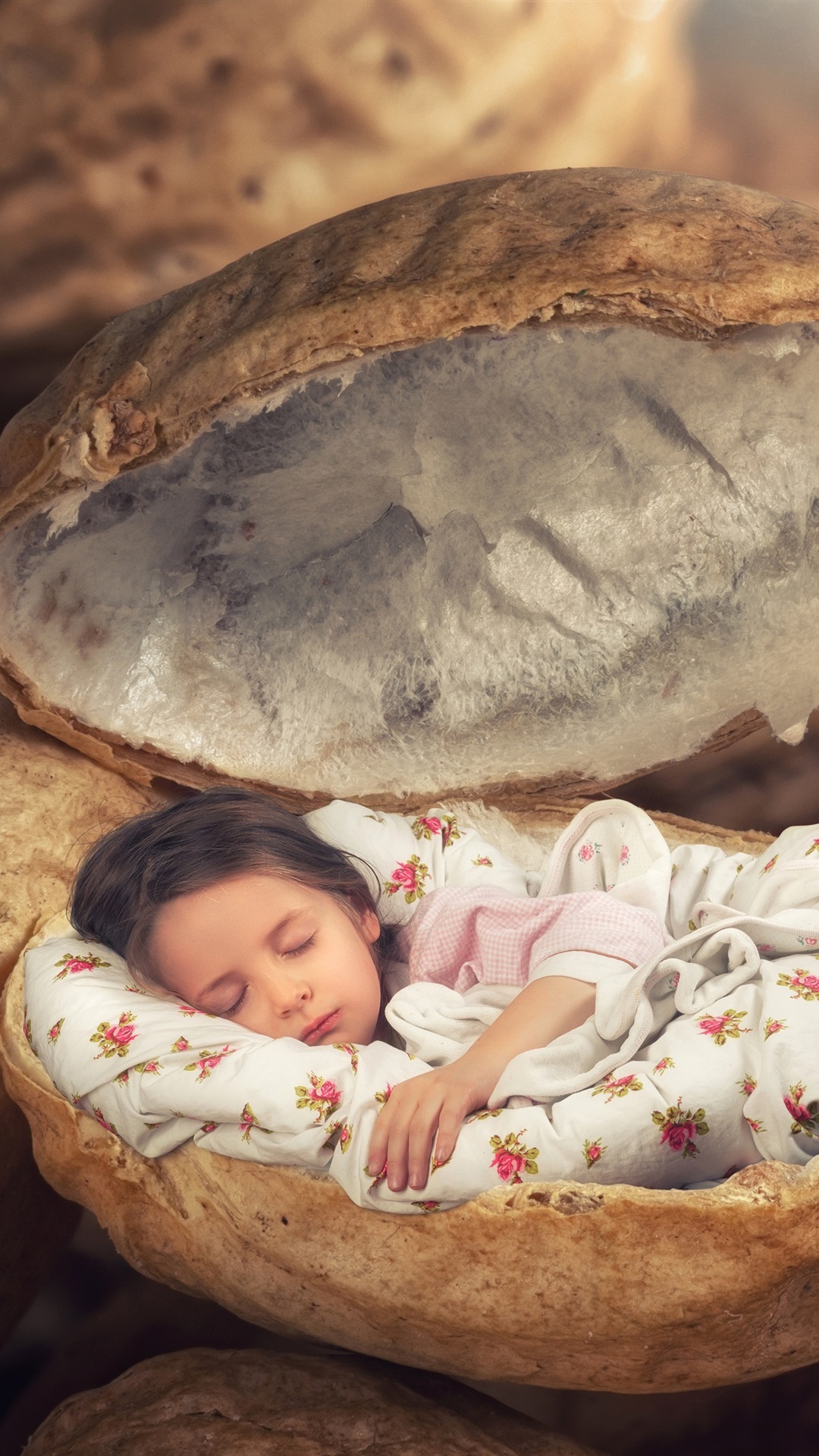 Iphone Wallpaper Little Girls Sleep In A Peanuts, Creative - John Wilhelm - HD Wallpaper 