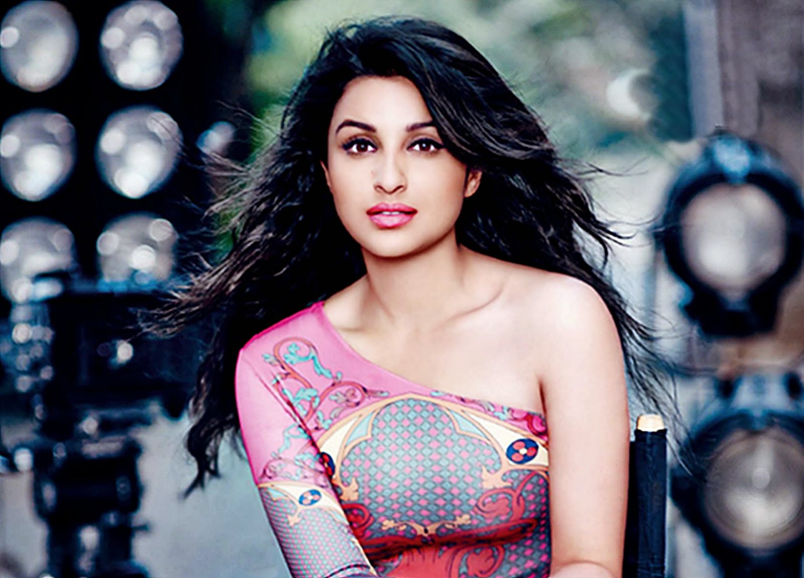 Parineeti Chopra Vogue India Cover - HD Wallpaper 