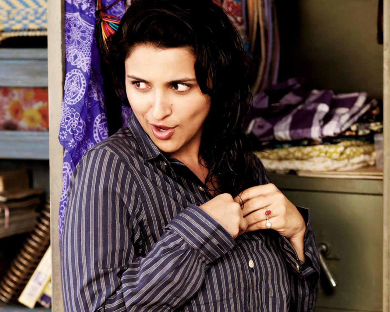 Bollywood Celebrity Parineeti Chopra Nice Pics Free - Parineeti Chopra - HD Wallpaper 