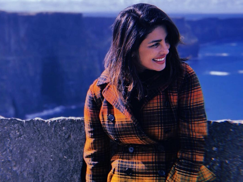 Hrithik With Priyanka Chopra - HD Wallpaper 