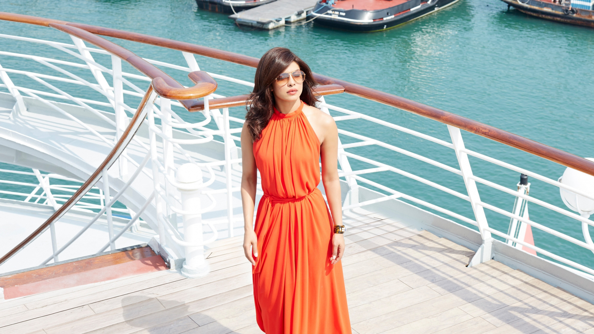 Actress, Priyanka Chopra, Orange Dress, Wallpaper - Priyanka In Dil Dhadakne Do - HD Wallpaper 