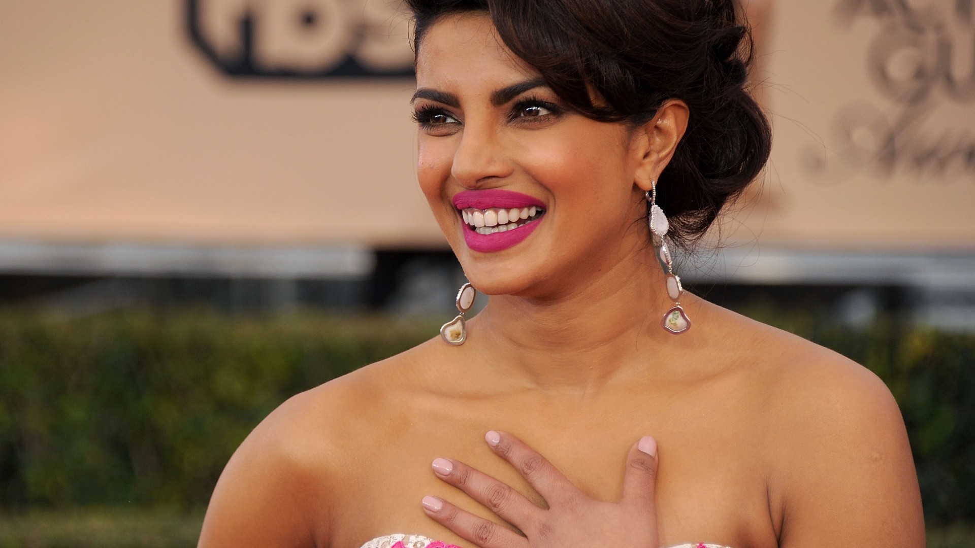 Hd Wallpaper Priyanka Chopra Hd New - HD Wallpaper 