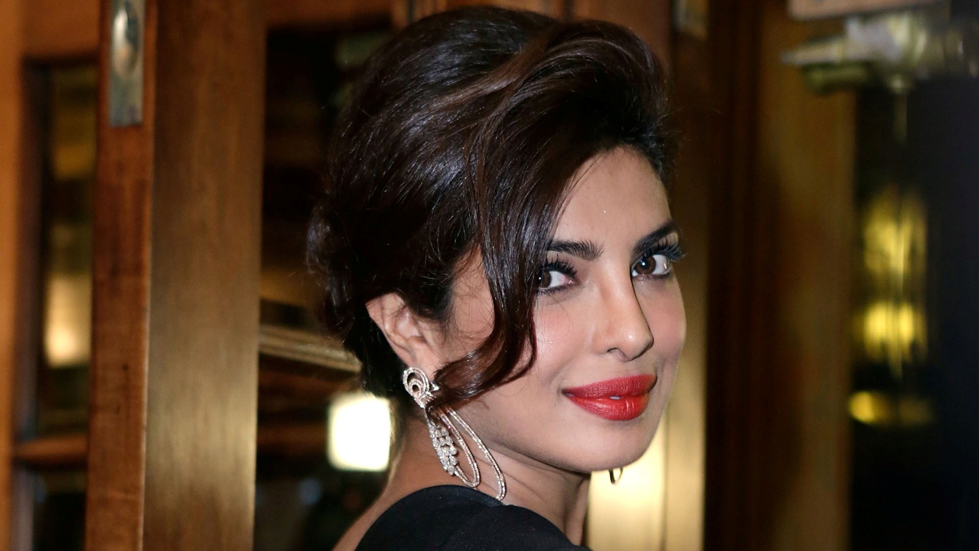 priyanka-chopra-photo-priyanka-chopra-in-dostana-movie-1920x1080-wallpaper-teahub-io