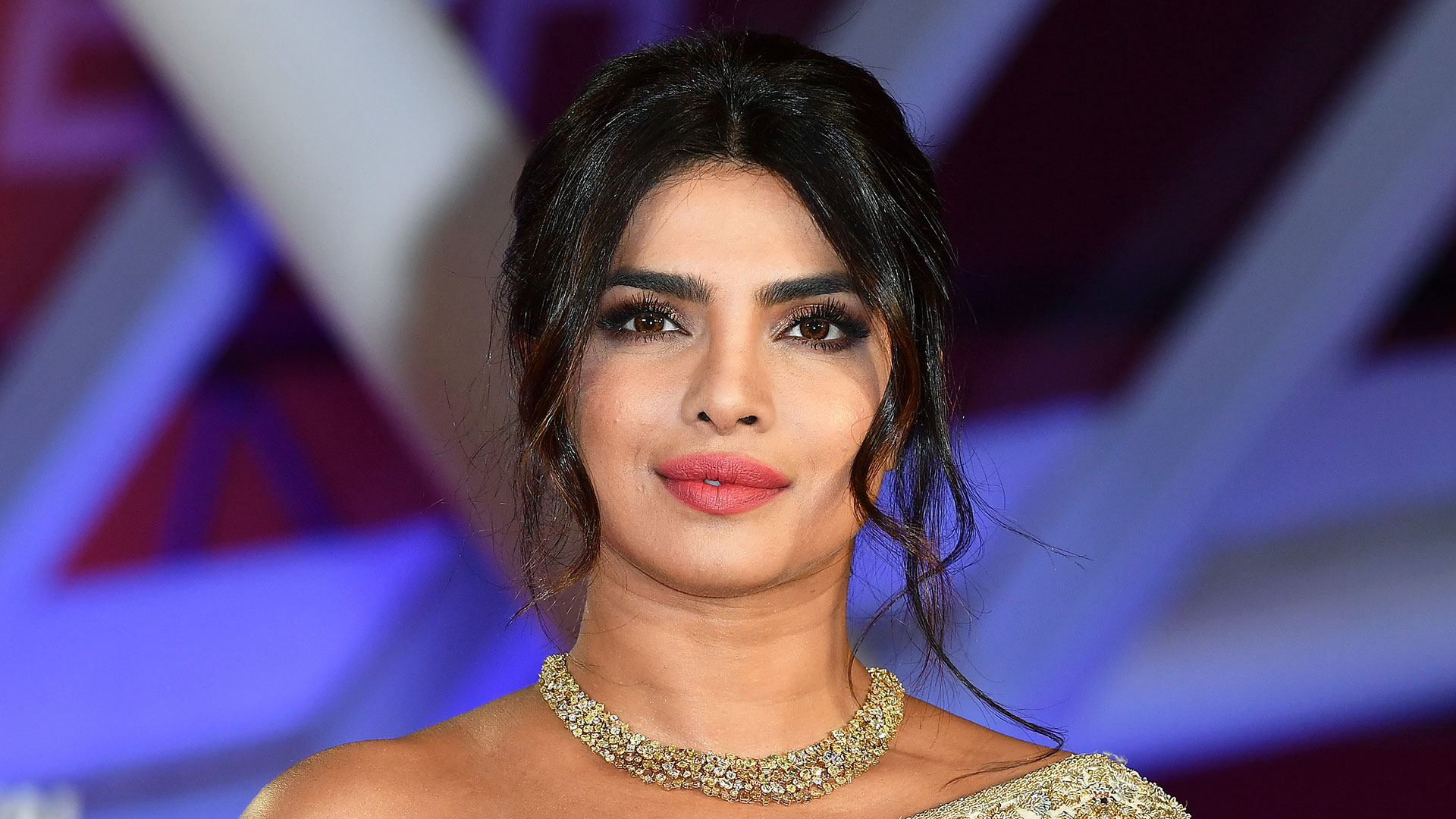 Priyanka Chopra - HD Wallpaper 