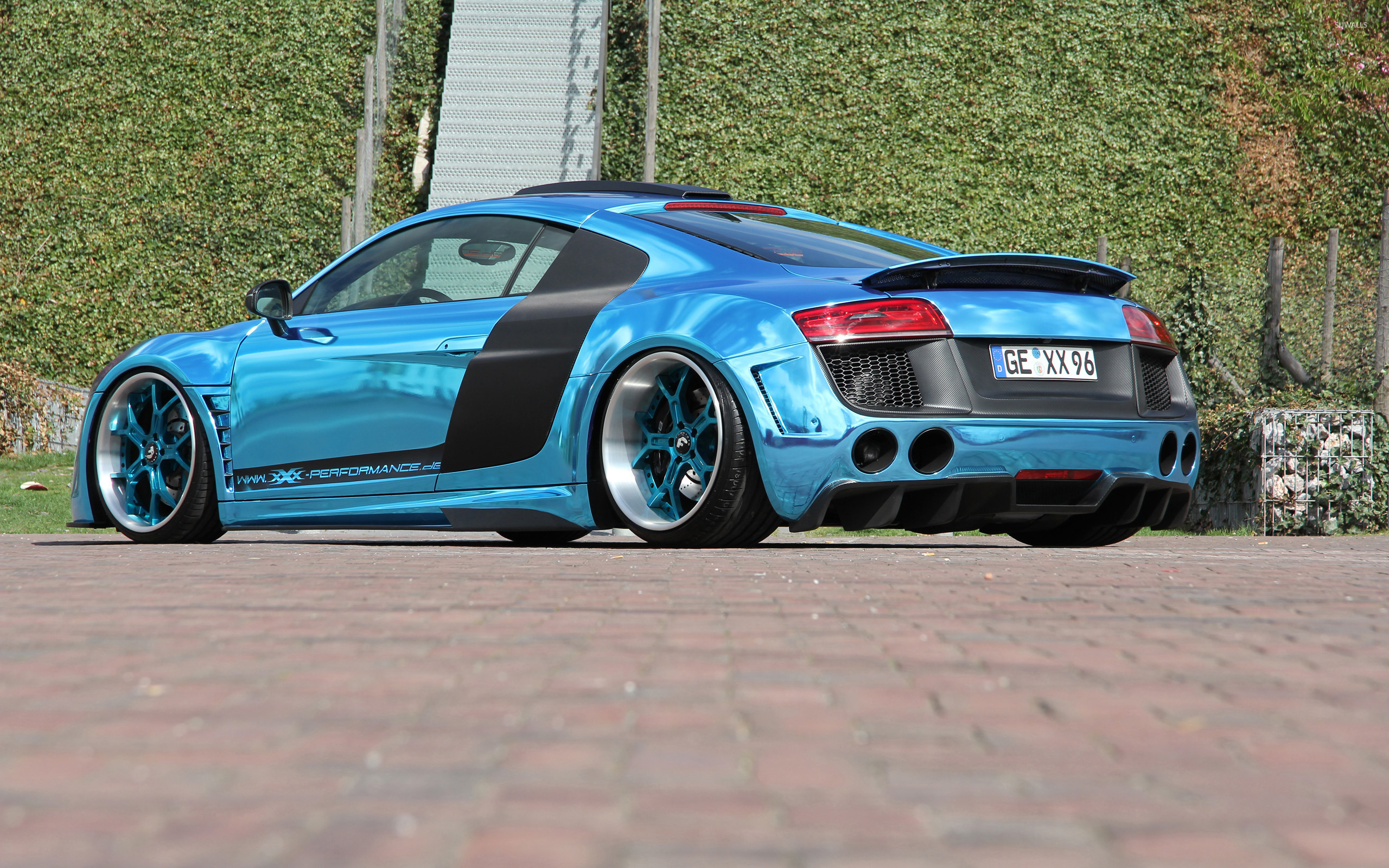 Audi R8 Wrapped In Chrome Blue - HD Wallpaper 