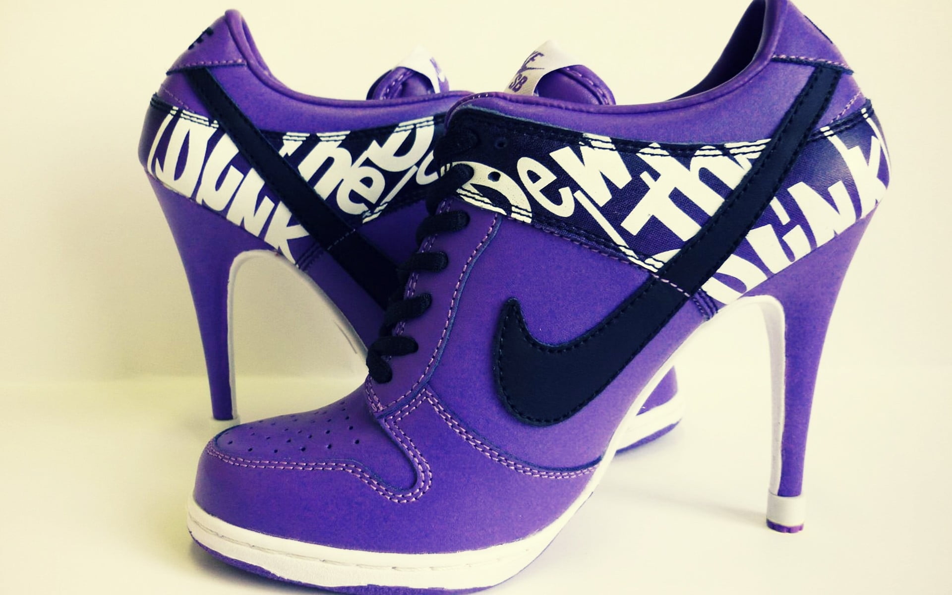 Nike Dunk Heels - HD Wallpaper 