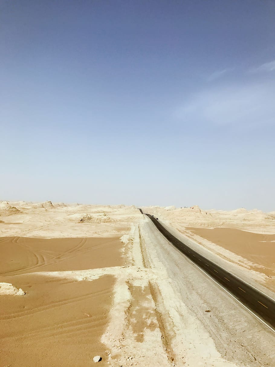 Yuan Wang, Serenity, Stretching, Desert, Sky, Land, - Dirt Road - HD Wallpaper 