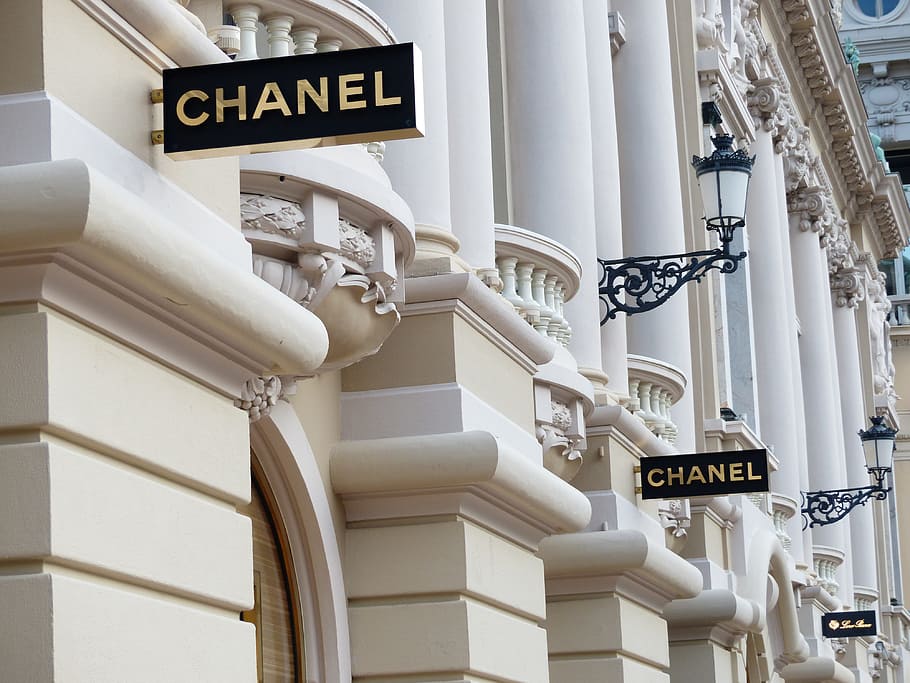 White Concrete Building With Chanel Signage, Load Line, - Chanel Flagship Store Monte Carlo - HD Wallpaper 