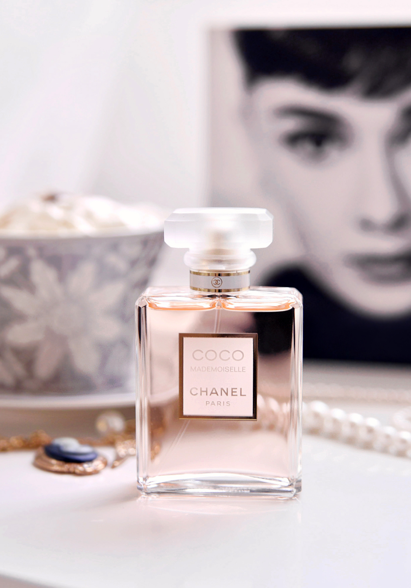 Chanel Perfumes - HD Wallpaper 