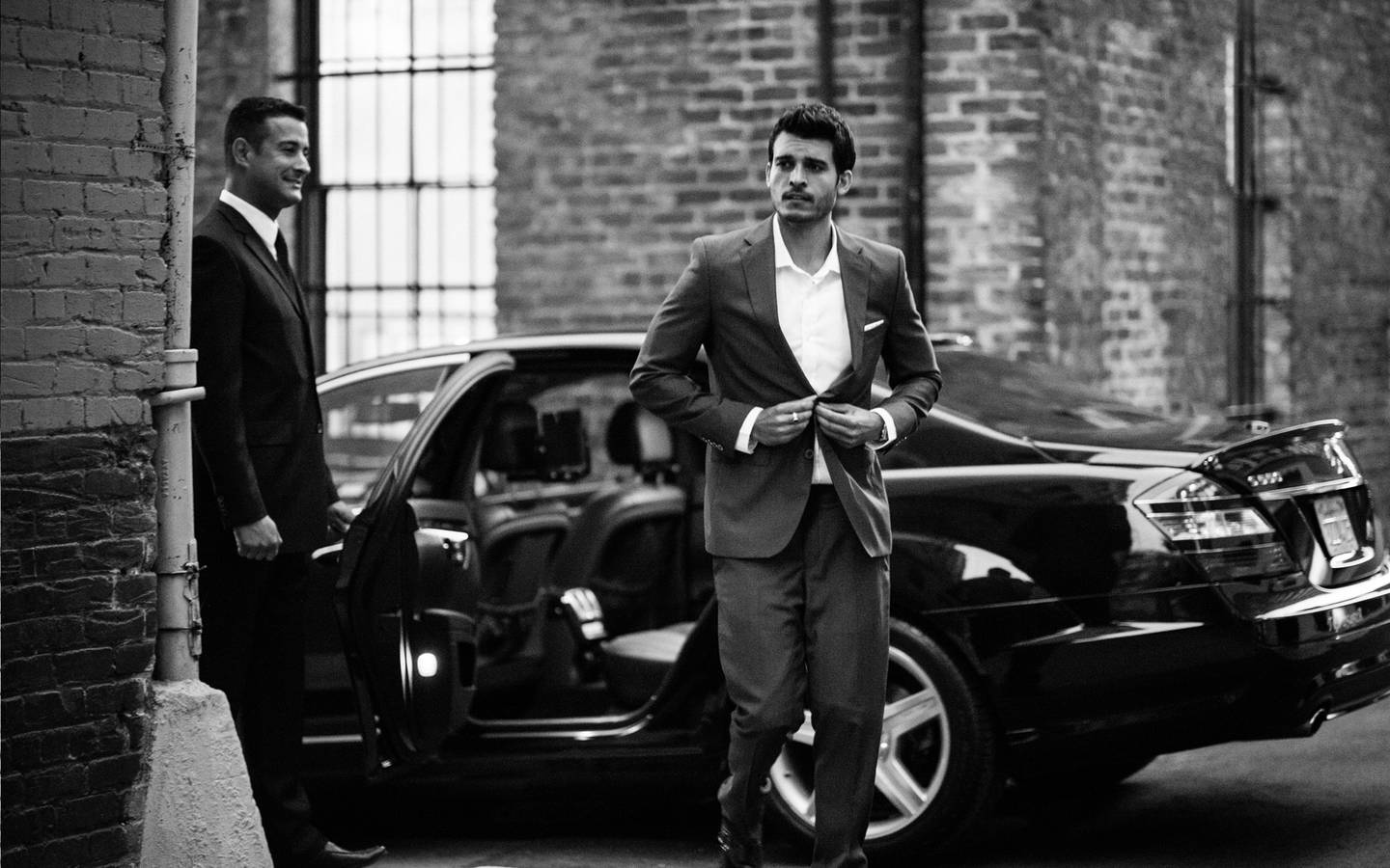 Uber Black Car Models 24 Desktop Wallpaper - Uber Black And White - HD Wallpaper 