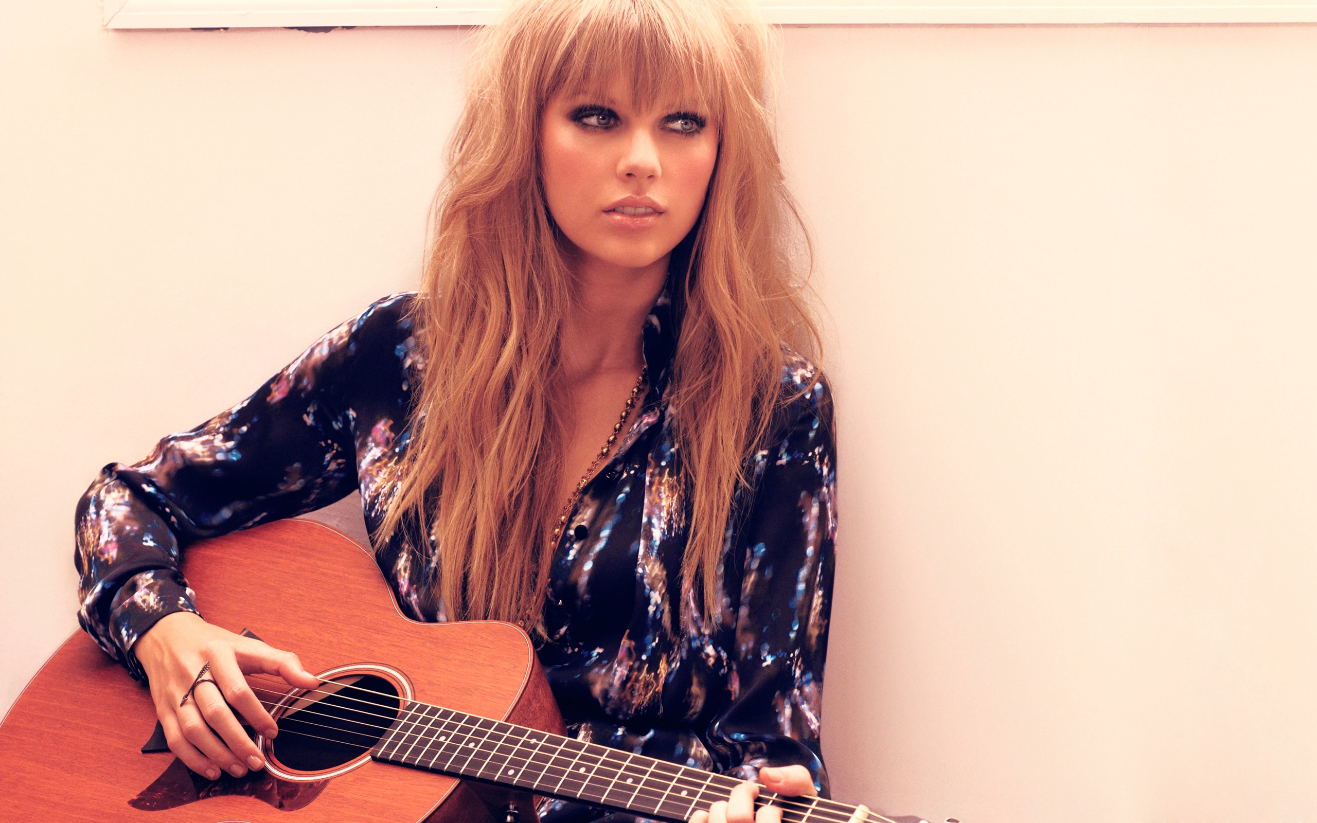 Wallpaper Taylor Swift - Long Hair Bardot Bangs - HD Wallpaper 