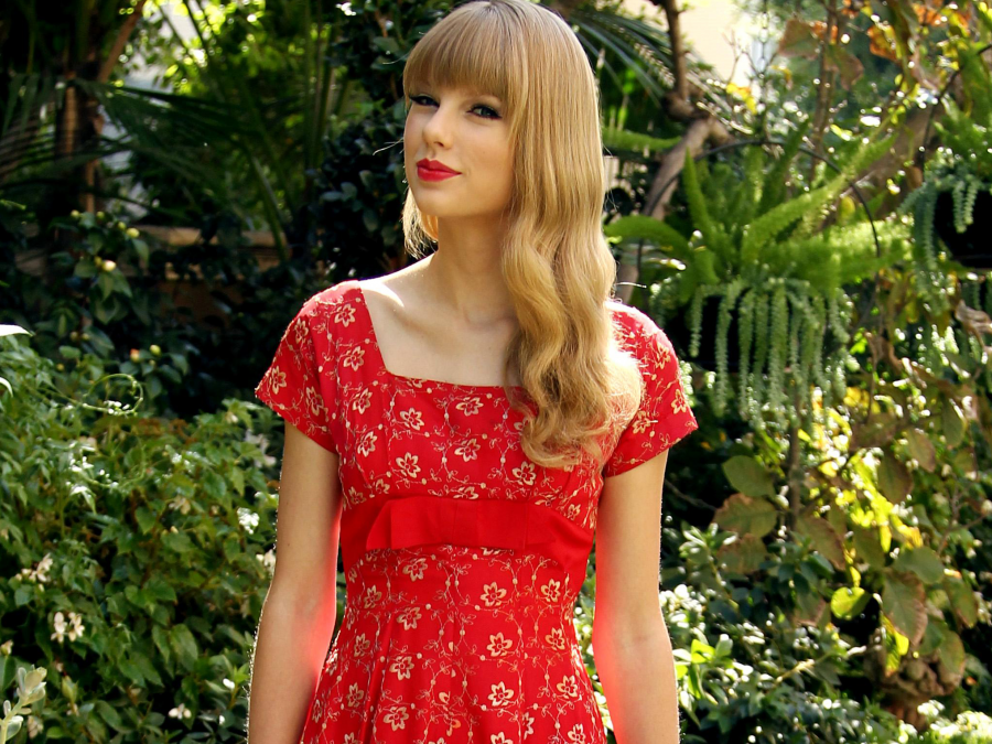 Wallpaper Taylor Swift, Singer, Music, Smile, Red Dress, - Girl - HD Wallpaper 