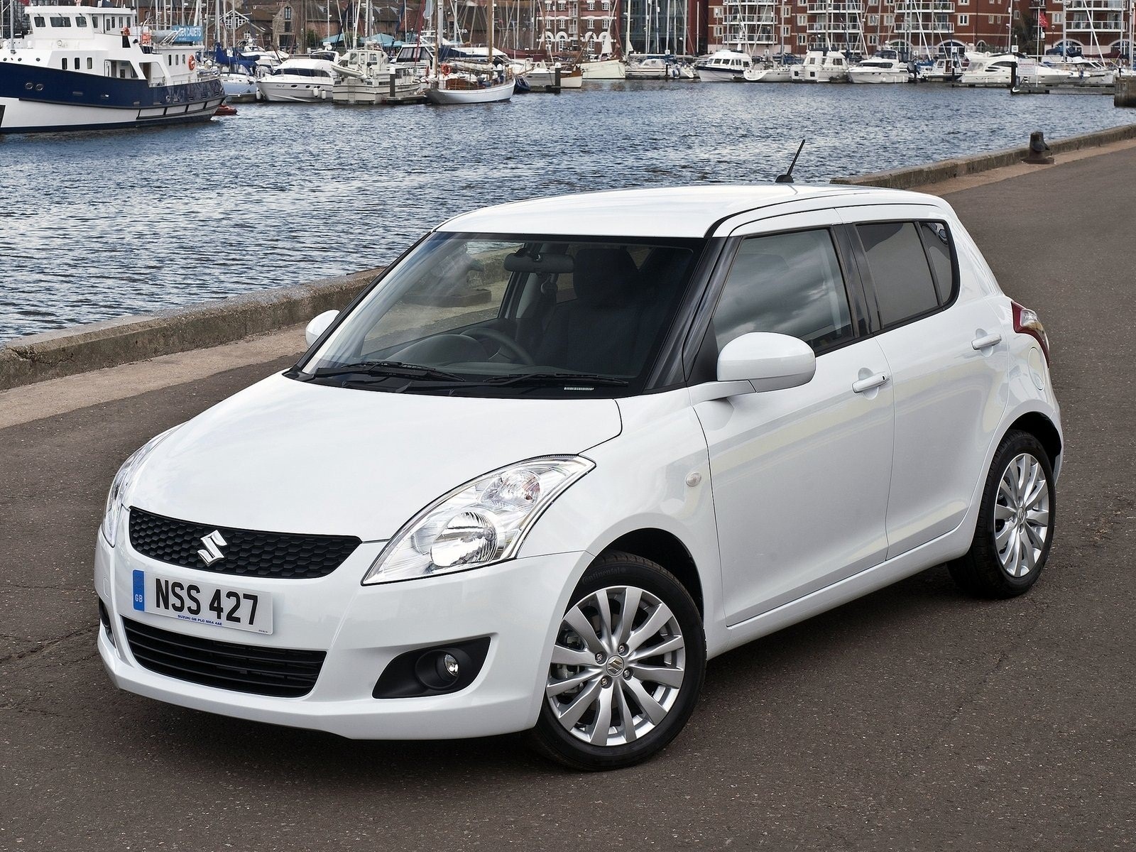 Suzuki White Swift Car Wallpaper - Maruti Suzuki Swift 2011 - HD Wallpaper 