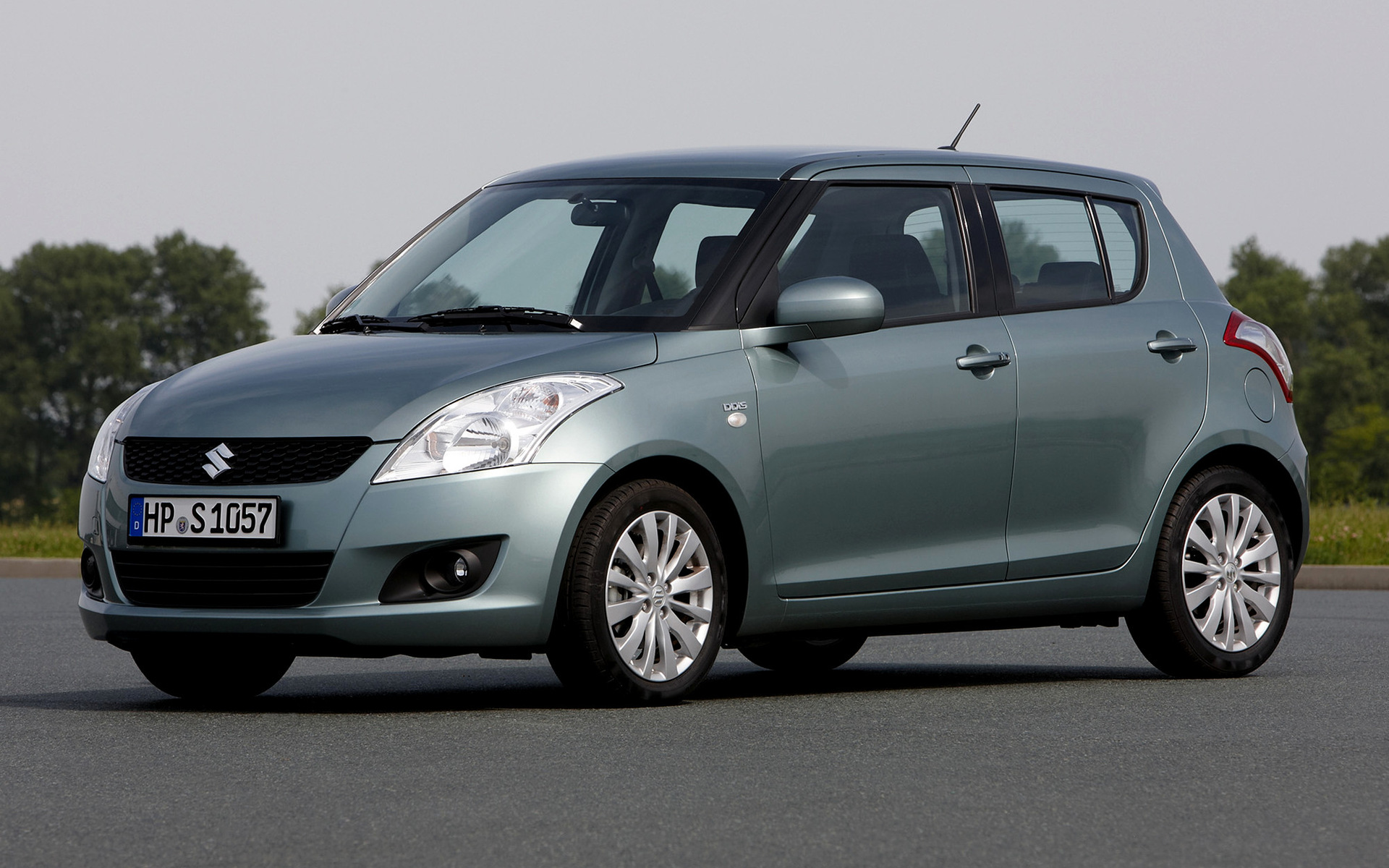 Suzuki Swift - HD Wallpaper 