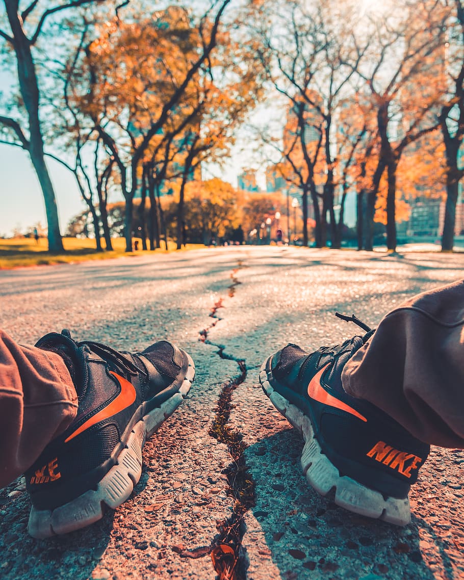 Person Wearing Nike Running Shoes Sitting On Road Outdoor, - Autumn - HD Wallpaper 